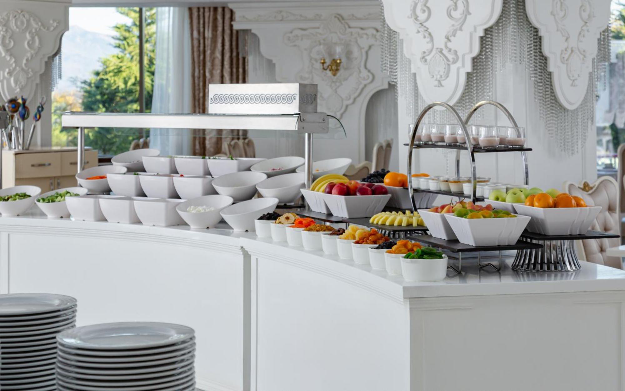 Shamakhi Palace Sharadil Шередил Экстерьер фото A buffet