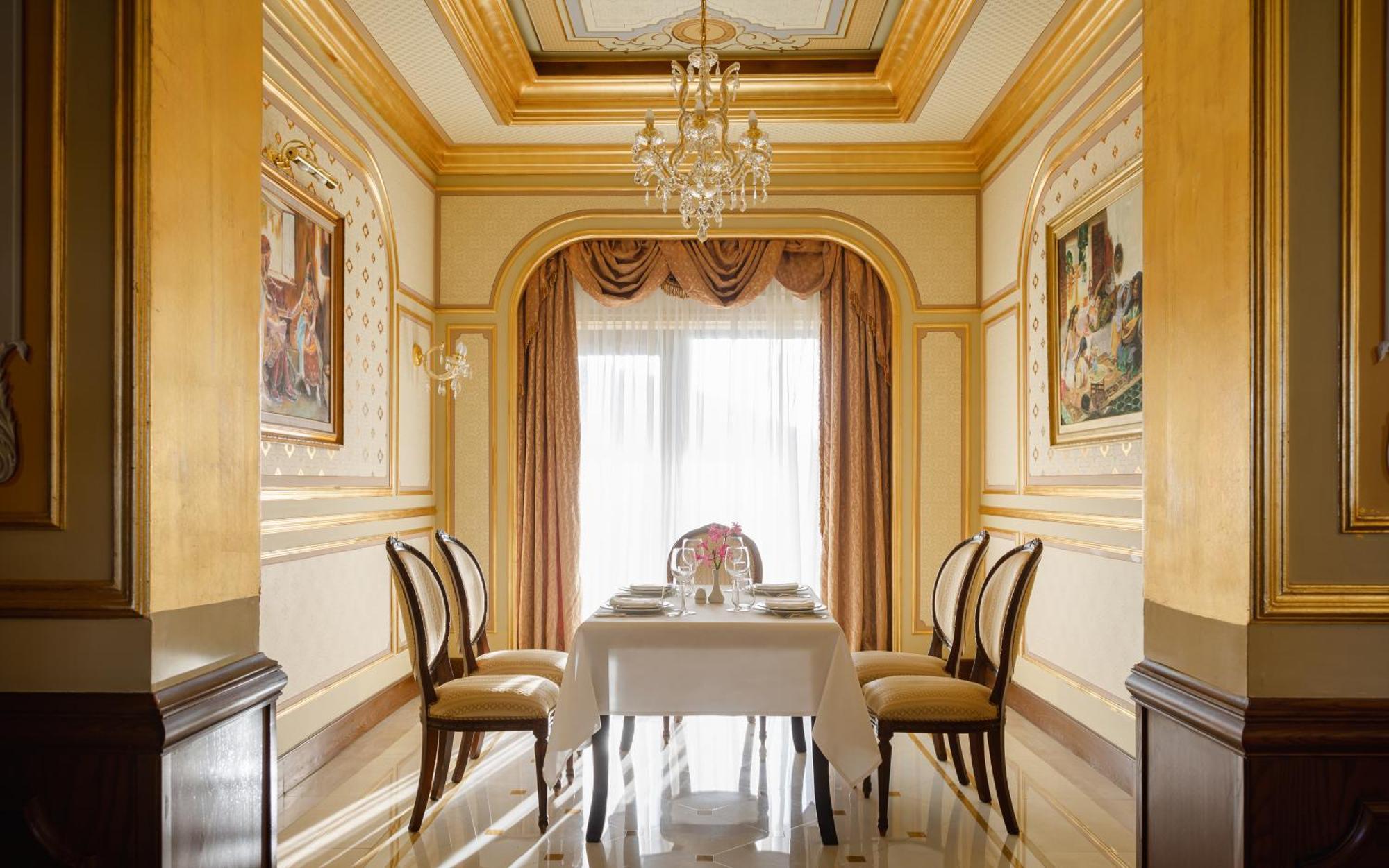 Shamakhi Palace Sharadil Шередил Экстерьер фото A dining room